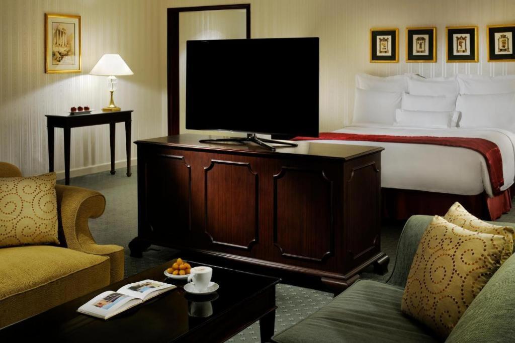 Готель The Bristol By Royal Orchid Management