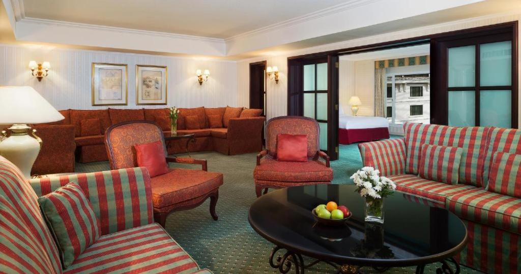 Готель The Bristol By Royal Orchid Management Дубай