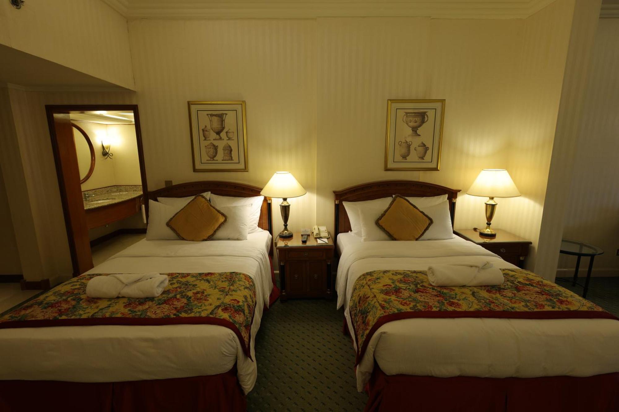 Готель The Bristol By Royal Orchid Management 4*