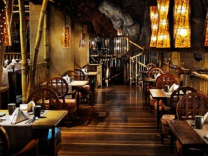 Готель The Bristol By Royal Orchid Management