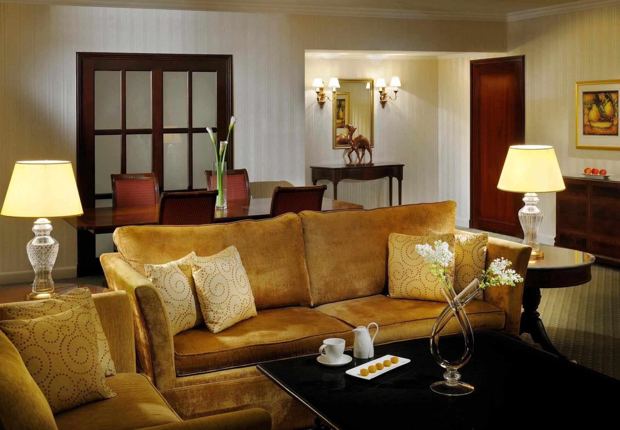 Готель The Bristol By Royal Orchid Management 4*
