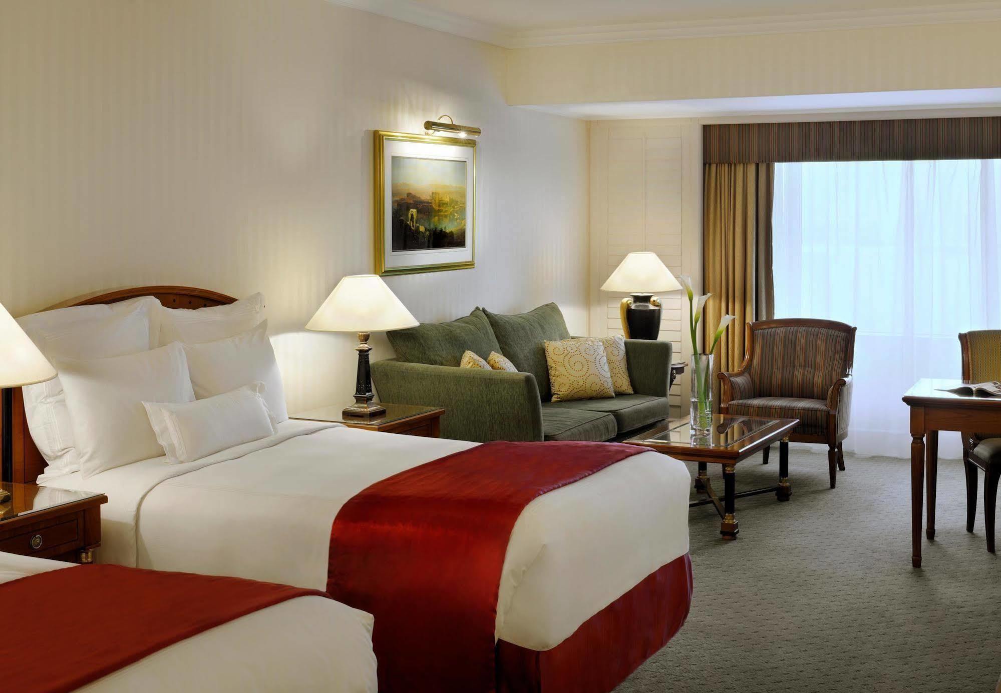 Готель The Bristol By Royal Orchid Management 4*