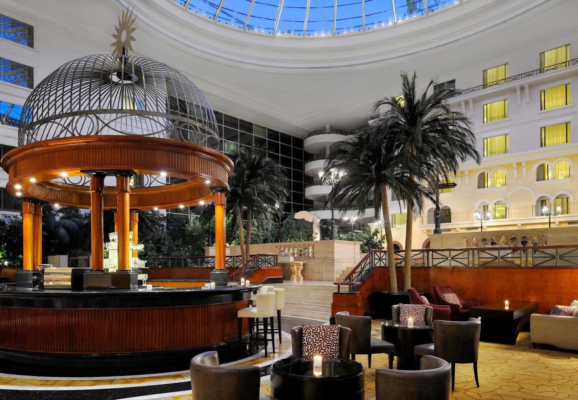 Готель The Bristol By Royal Orchid Management